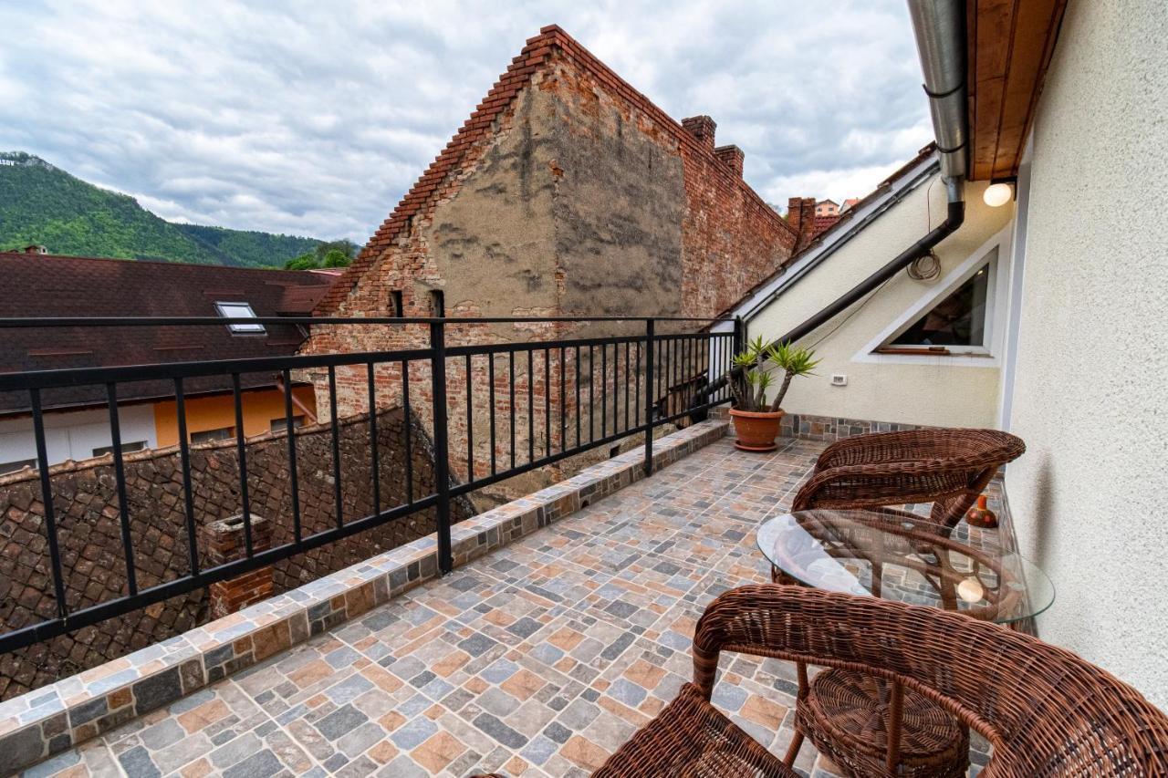 Residence 48 Beautiful Building Within Moments From The Old Town Of Брашов Екстериор снимка