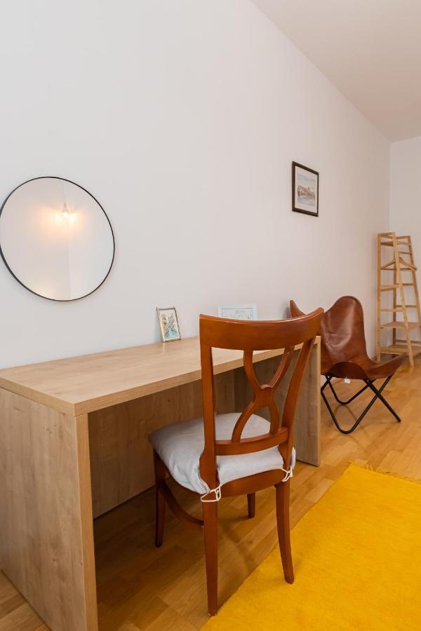 Residence 48 Beautiful Building Within Moments From The Old Town Of Брашов Екстериор снимка