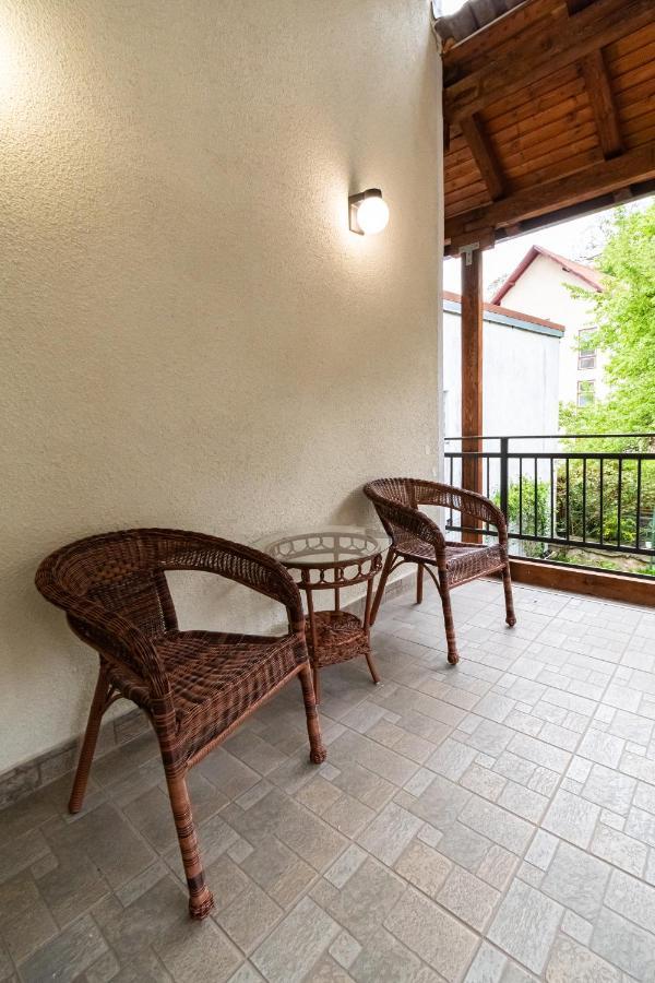 Residence 48 Beautiful Building Within Moments From The Old Town Of Брашов Екстериор снимка