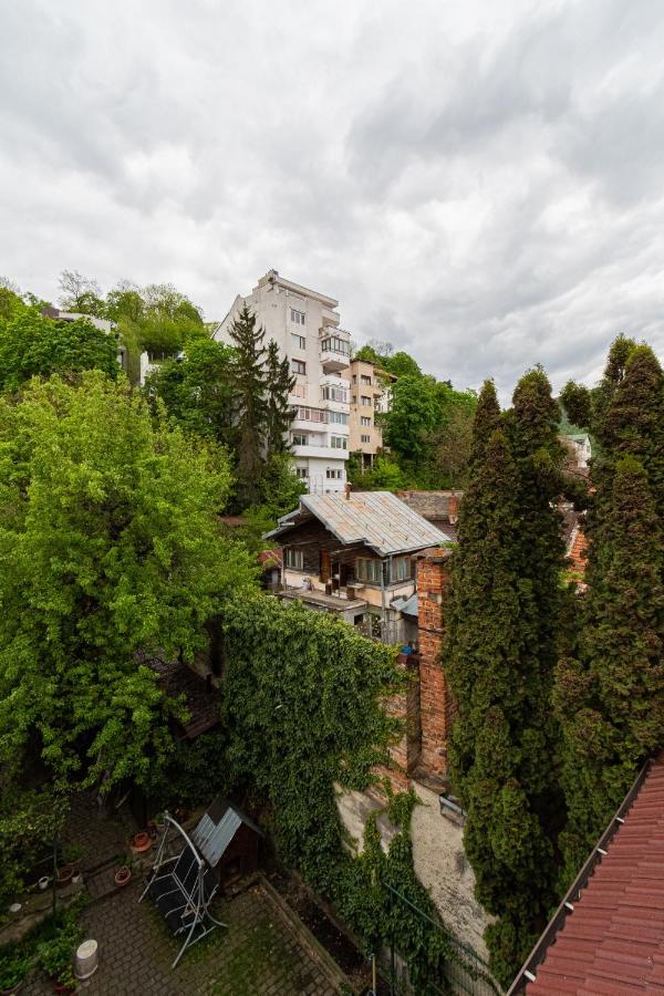 Residence 48 Beautiful Building Within Moments From The Old Town Of Брашов Екстериор снимка