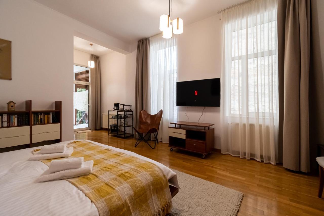 Residence 48 Beautiful Building Within Moments From The Old Town Of Брашов Екстериор снимка