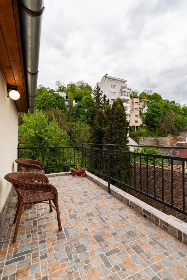 Residence 48 Beautiful Building Within Moments From The Old Town Of Брашов Екстериор снимка