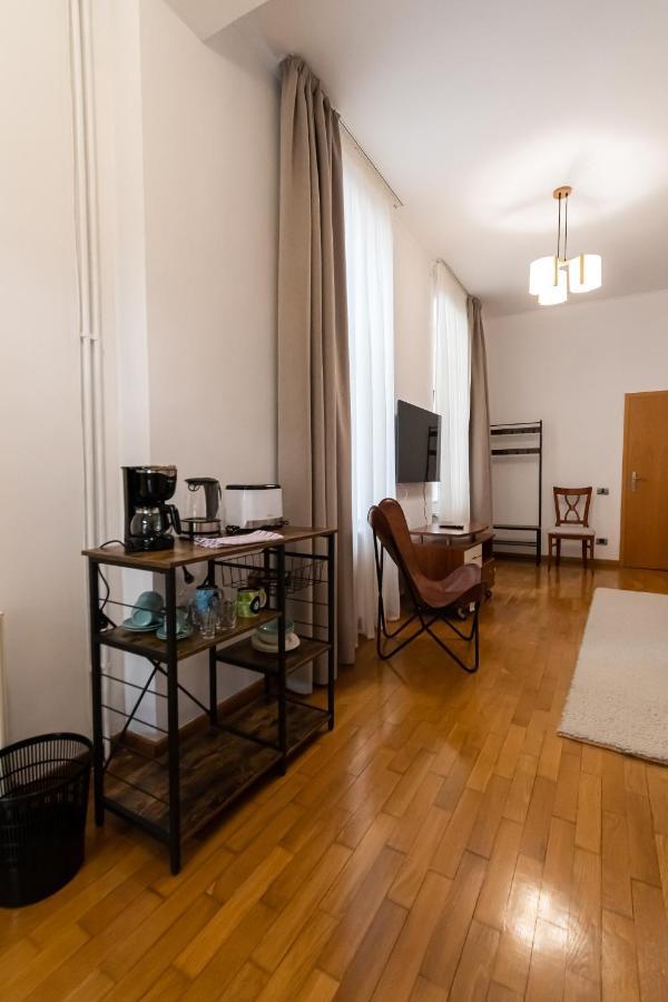 Residence 48 Beautiful Building Within Moments From The Old Town Of Брашов Екстериор снимка
