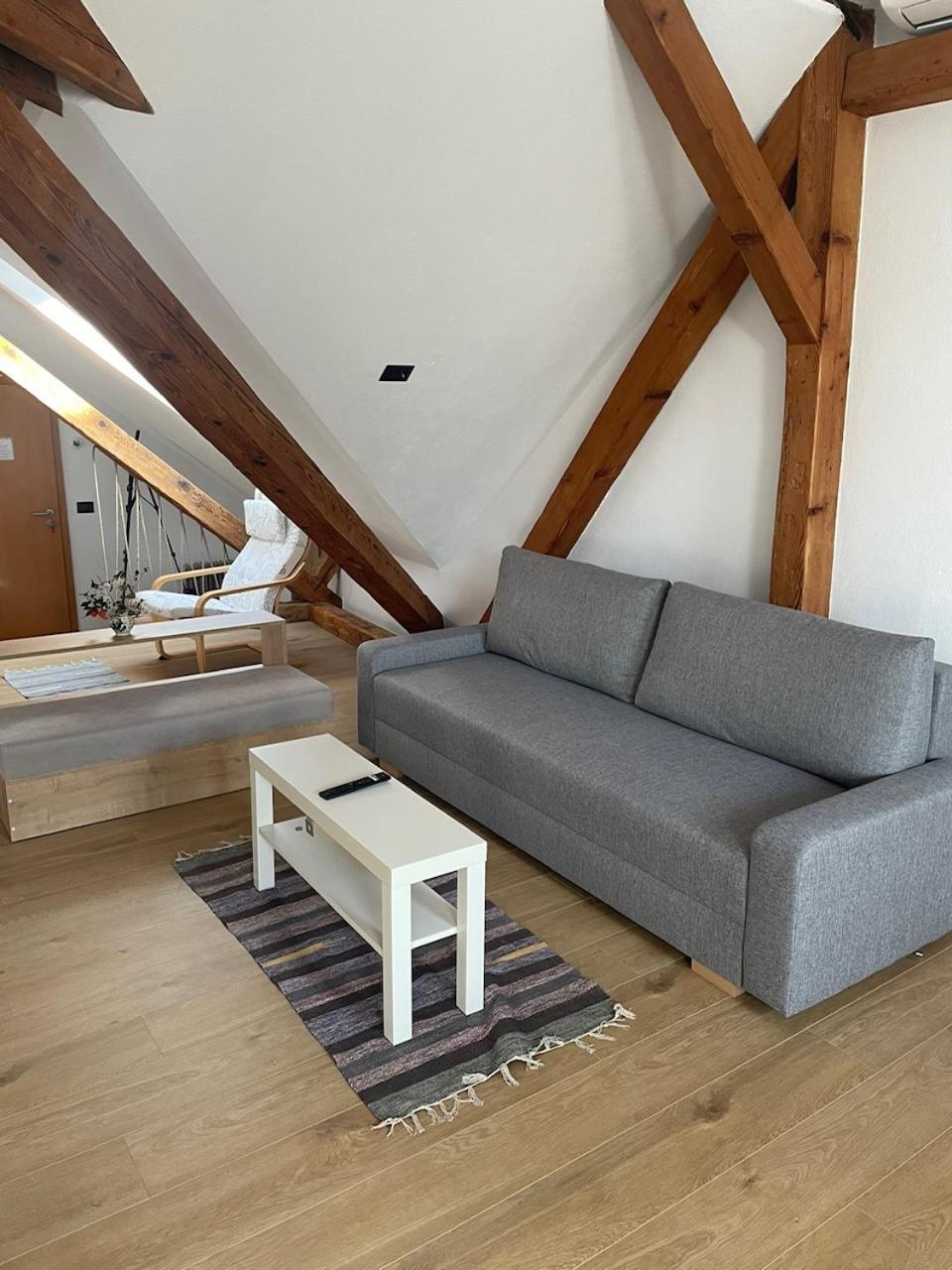Residence 48 Beautiful Building Within Moments From The Old Town Of Брашов Екстериор снимка